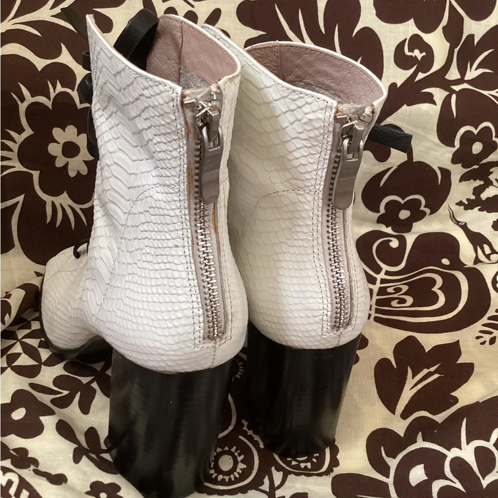 💗 KRISTIN CAVALLARI ankle boots 7.5 white Layton snakeskin peep toe EUC